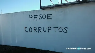 Pintadas contra el PSOE en San Pedro de Rozados (4)