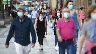 Gente con mascarilla