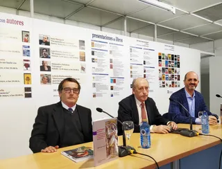 José Ramos (izda.) durante la presentación de un libro sobre escenografía barroca