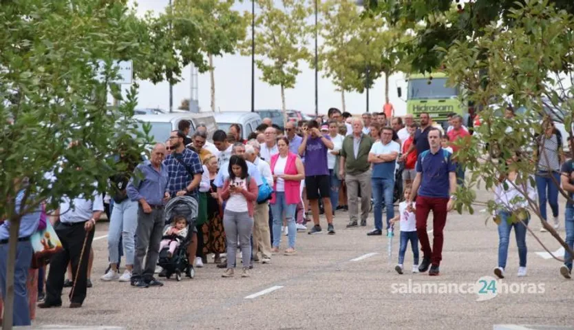 Largas colas en Salamaq en la mañana del sábado, 2 de septiembre. Fotos Andrea M (6)