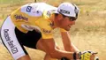 Abraham Olano vestido de maillot oro disputando una contrarreloj en la Vuelta a España