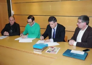 Más de cien jóvenes se benefician de una rebaja del 50% en el precio del bus
