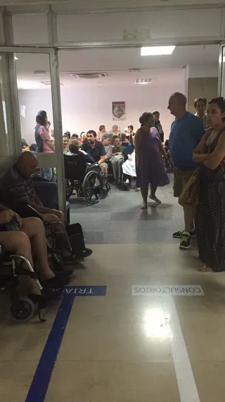 Largas esperas en urgencias del hospital