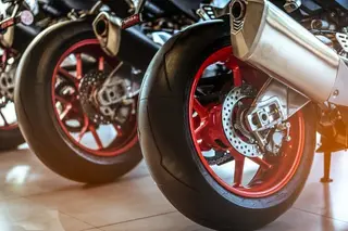 Motos