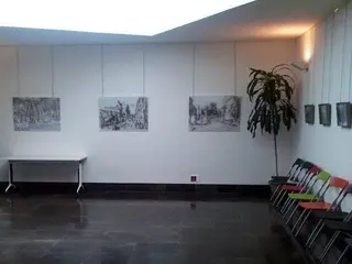 Muestra de pinturas y manualidades en la sala Tragaluz