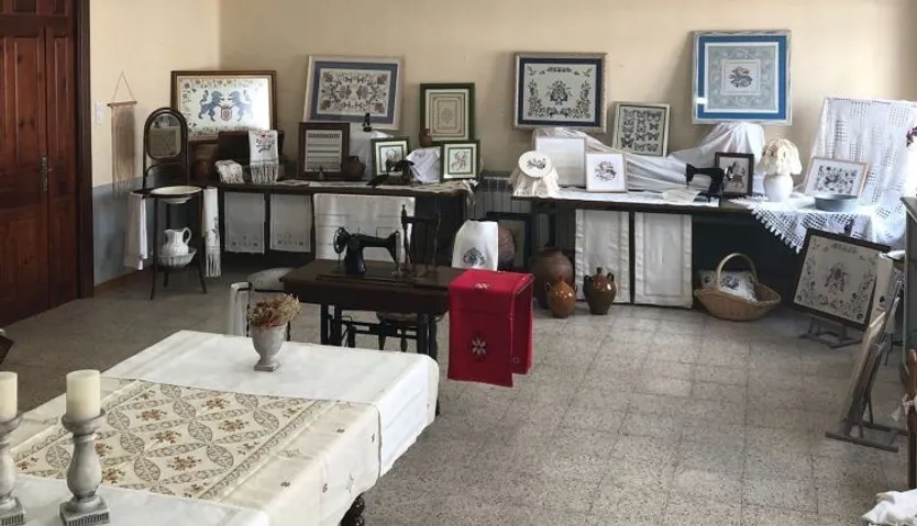 Exposición de costura en Buenamadre, con Aurelia García como autora (16)