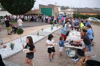 Villagonzalo, cena de chichas en la pista