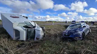 Accidente en la N-630 en el que ha volcado un camión en Arapiles | Andrea Mateos