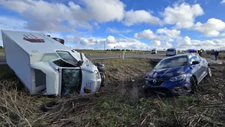 Accidente en la N-630 en el que ha volcado un camión en Arapiles | Andrea Mateos