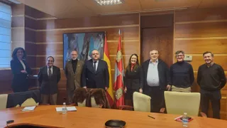 La Consejería de Sanidad se compromete a avanzar en la remodelación de los servicios veterinarios oficiales