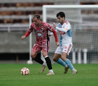 Fran López, antel el Compostela | FOTO CD GUIJUELO