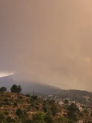 El incendio de Burgohondo obliga a evacuar cuatro nuevos municipios del Valle del Tiétar
