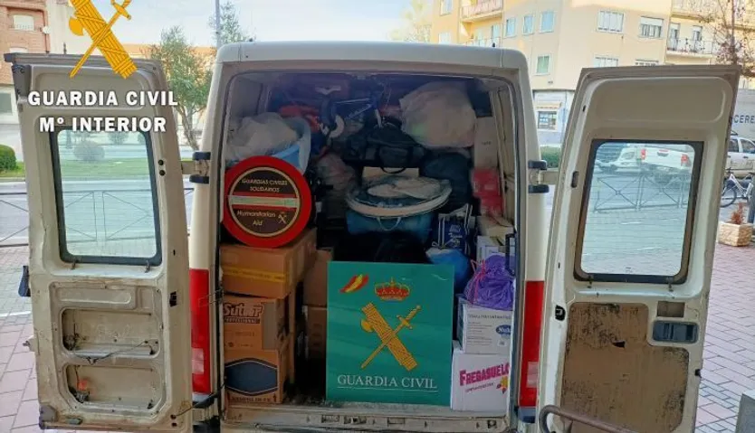 Agentes de la Guardia Civil recogen más de 1.800 kilos de alimentos para el Centro Materno-infantil