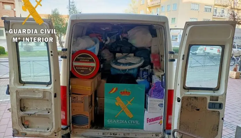 Agentes de la Guardia Civil recogen más de 1.800 kilos de alimentos para el Centro Materno-infantil