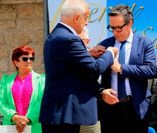 El rector de la Universidad de Salamanca recibe la Medalla de Barruecopardo