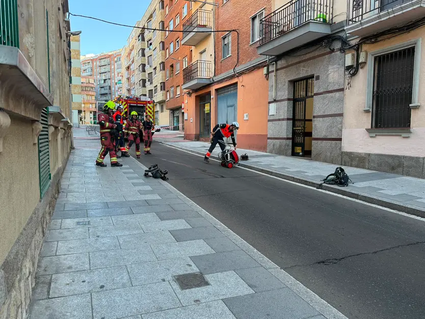 Intervención de los Bomberos en la calle Zuñiga
