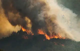 Incendio forestal declarado en Las Hurdes y la Sierra de Gata (Cáceres), muy cerca de la provincia de Salamanca. Vicente / ICAL