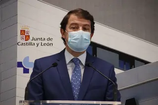 Alfonso Fernández Mañueco preside un acto tras su visita al Hospital de Salamanca