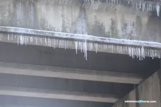 Hielo estalactitas Béjar