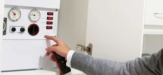 Gas Natural comunica a sus clientes que les cambiará su tarifa regulada de gas por otra un 15% más cara