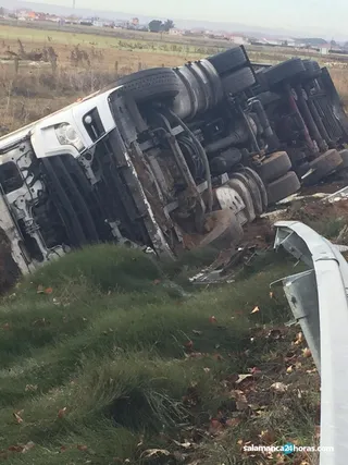 Camion vuelco aldearrubia (7)