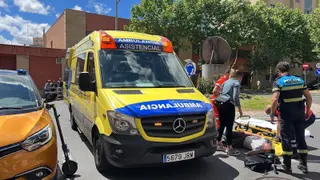 Herido el conductor de un patinete tras chocar contra con un coche en una rotonda de la avenida de Portugal. Foto S24H