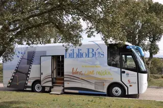 Una treintena de nuevos destinos para los bibliobuses de la Diputación