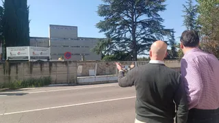 Samuel Vázquez, portavoz nacional de Vox en materia de Inmigración, Interior y Seguridad, en su visita a la antigua residencias de mayores de San Juan de Sahagún