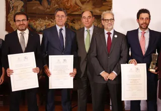 IgnacioGalnyelrectorjuntoalosgalardonados