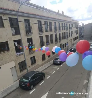 Calle Obispo Alcolea globos estado de alarma confinamiento cuarentena (23 3 2020) (1)