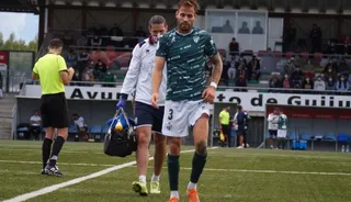 Flórez se retira lesionado en un duelo de la campaña anterior | FOTO SALAMANCA24HORAS.COM