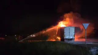 Arde un camión en la rotonda de Buenos Aires