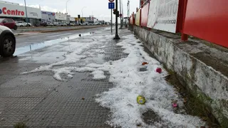 El granizo inunda de hielo el Polígono de los Villares