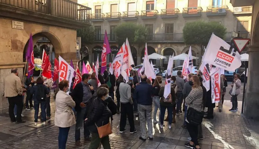 Concentración CCOO y UGT Salamanca