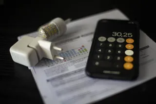 Una factura del consumo de luz. EP