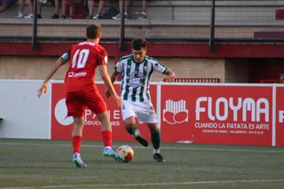 Alberto Martín, en el derbi de Copa RFEF ante el Santa Marta | FOTO CD GUIJUELO