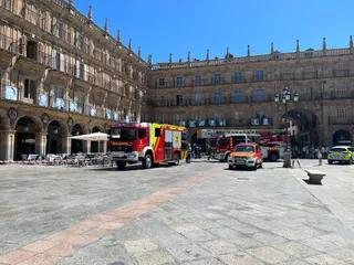 Bomberos en la Plaza Mayor de Salamanca. Fotos S24H (1)