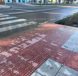 Reventón de agua en la Glorieta Santiago Martín 'El Viti' (4)