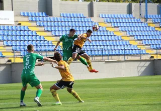 Rastrojo pugna en un balón aéreo | FOTO UNIONISTAS CF