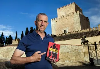 El guardia civil y escritor salmantino Juan José Mateos plasma sobre el papel la historia de víctimas de ETA para recordar el daño que el grupo terrorista causó en la sociedad