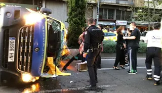 Vuelco de una ambulancia en el paseo de Carmelitas