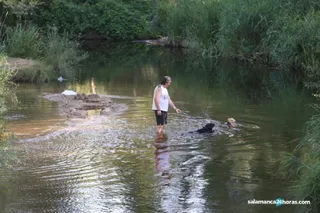 Baños en el río calor (14)