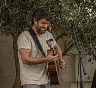 El Teatro Liceo acoge este viernes el concierto del cantautor Paco Cifuentes
