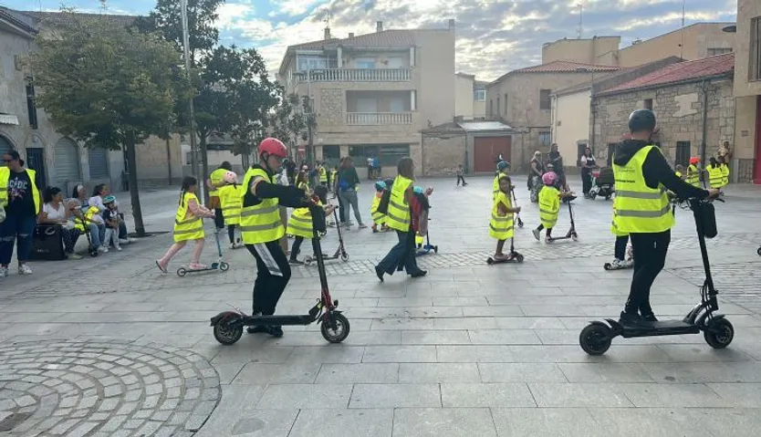Villamayor de Armuña, concentración de patinetes eléctricos 4