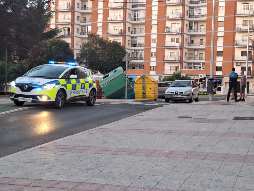 Policía Local en la avenida Alfonso de Castro