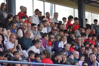 Imagen de la grada durante el Santa Marta - Bergantiños.