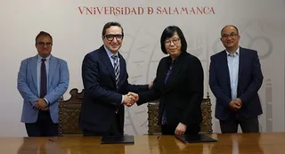 El rector Juan Manuel Corchado y la presidenta Yuan Wen