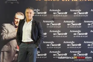 "Trocitos de mi piel son aquellas canciones que grabas para escuchar en el coche"