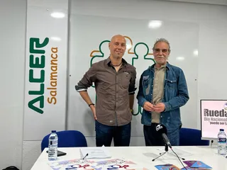Miguel Bravo Riaño, coordinador de trasplante del Complejo Asistencial Universitario de Salamanca, y Juan Carlos Sánchez Matas, presidente de ALCER Salamanca