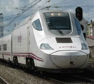 Cortado el tráfico ferroviario con Asturias todo el día al descarrilar un tren entre Pajares y Busdongo